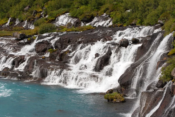 Hraunfossar vattenfall på sommaren. Island. — Stockfoto