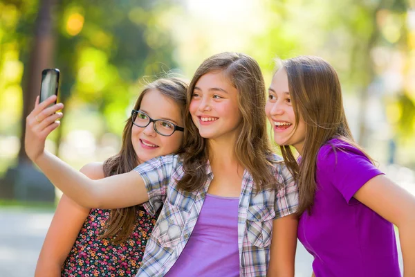 Teenage girls taking selfie in park — Stock Photo, Image