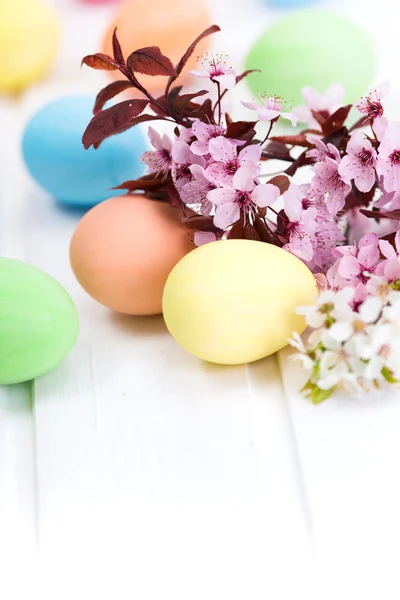 Easter eggs and peach flowers — Stock Photo, Image