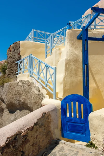 Porta pequena casa grega em Santorini — Fotografia de Stock