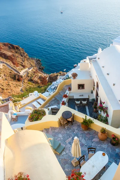 Apartamentos na colina em Oia, Santorini — Fotografia de Stock