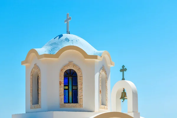 Piccola chiesa greca con cupola blu — Foto Stock