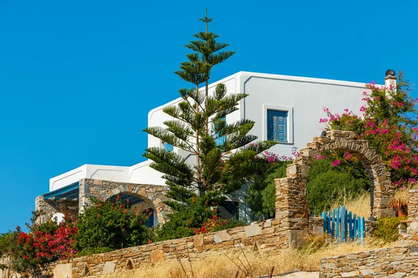 Witte Griekse huis — Stockfoto