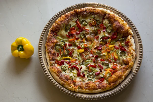 Duża pizza — Zdjęcie stockowe