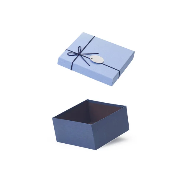 Tampas Caixa Presente Papel Vazio Aberto Azul Flutuando Isolado Branco — Fotografia de Stock