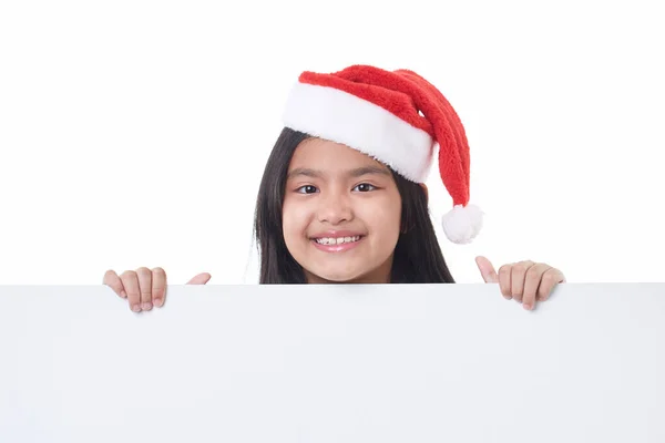 Porträtt Glad Liten Flicka Bär Santa Hatt Poserar Bakom Vit — Stockfoto