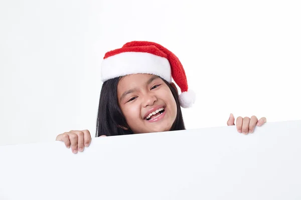 Portrait Une Petite Fille Heureuse Portant Chapeau Père Noël Posant — Photo