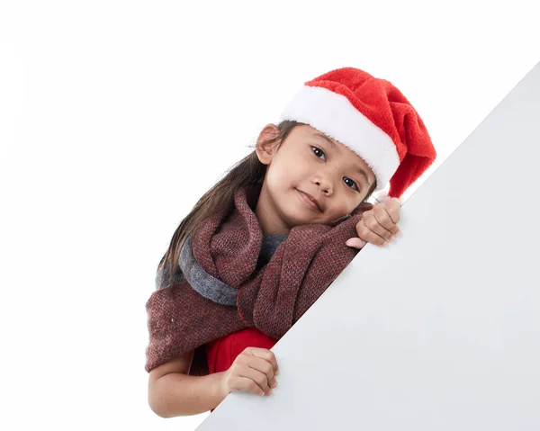 Portrait Une Petite Fille Heureuse Portant Chapeau Père Noël Posant — Photo