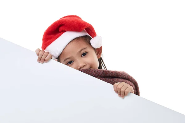 Portrait Une Petite Fille Heureuse Portant Chapeau Père Noël Posant — Photo