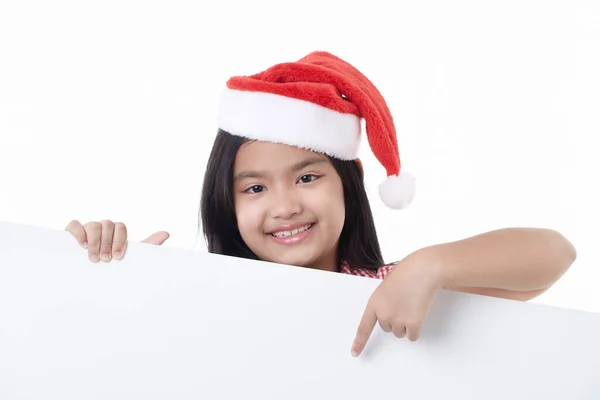 Portret Van Een Gelukkig Klein Meisje Met Kerstmuts Wijzend Een — Stockfoto