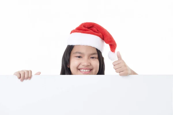 Retrato Uma Menina Feliz Vestindo Chapéu Papai Noel Apontando Painel — Fotografia de Stock