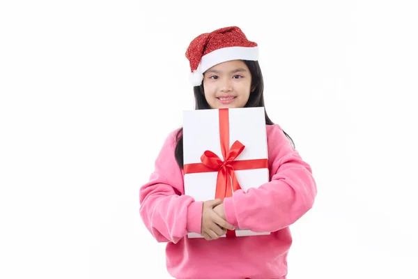 Animado Feliz Navidad Chica Asiática Con Sombrero Santa Abrazando Caja —  Fotos de Stock