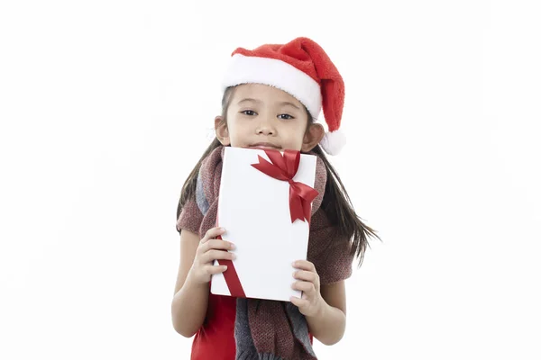 Asyalı Çocuk Elinde Noel Hediyesi Kutusuyla Beyaz Arka Planda Izole — Stok fotoğraf