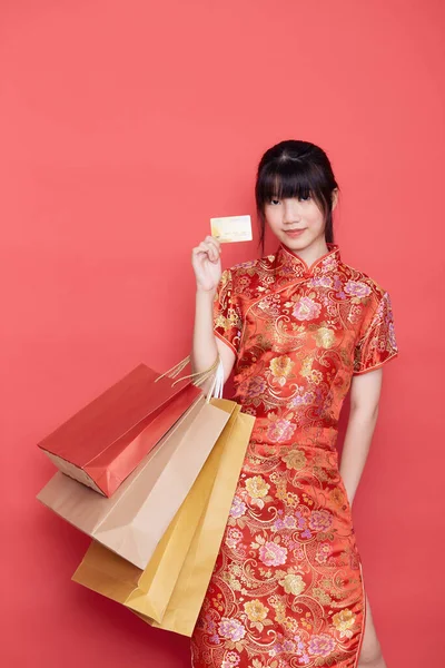 Retrato Mujer Asiática Joven Linda Usar Vestido Chino Con Una — Foto de Stock