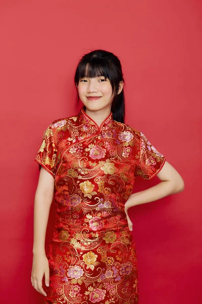 Linda Mujer Asiática Joven Usar Cheongsam Con Acción Para Concepto — Foto de Stock