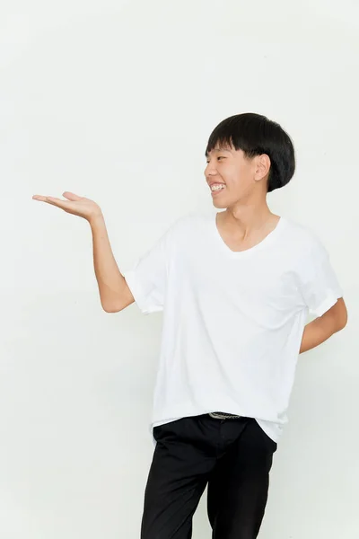 Porträt Eines Attraktiven Jungen Asiatischen Mannes Lässigem Weißem Shirt Der — Stockfoto