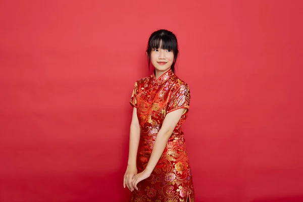 Linda Mujer Asiática Joven Usar Cheongsam Con Acción Para Concepto — Foto de Stock