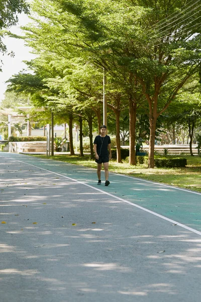 Schöner Junger Asiatischer Mann Typ Sportler Gehen Hören Trainingsmusik Auf — Stockfoto