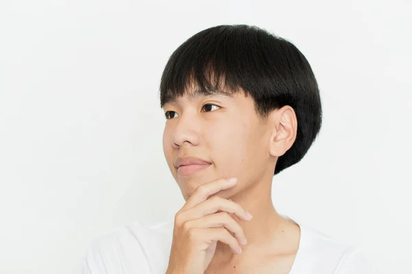 Beyaz Arka Planda Yakışıklı Yakışıklı Genç Bir Asyalı Nın Portresi — Stok fotoğraf