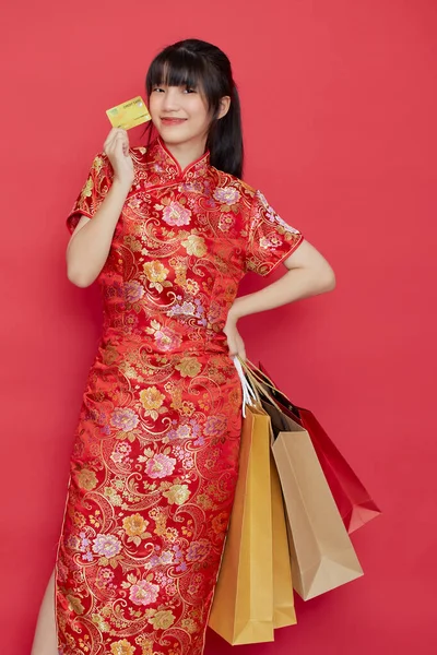 Retrato Mujer Asiática Joven Linda Usar Vestido Chino Con Una —  Fotos de Stock