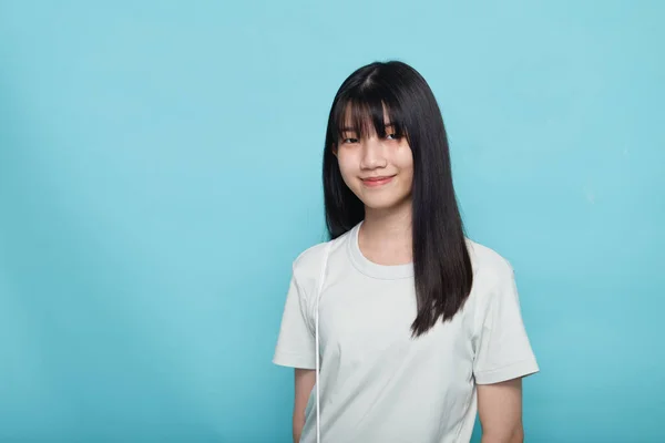 Mulher Retrato Bonito Adolescente Jovem Asiático Mulher Isolada Fundo Azul — Fotografia de Stock