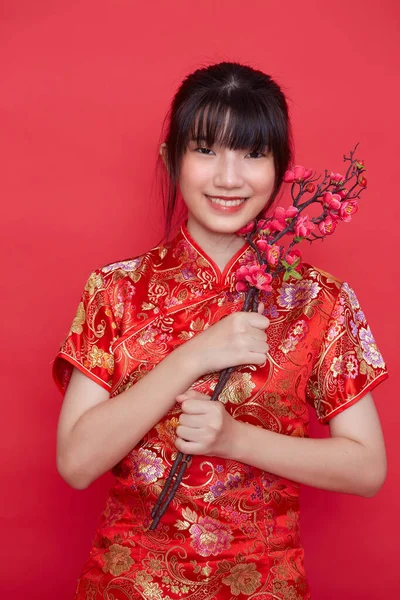 Hermosas Mujeres Asiáticas Rojo Vestido Chino Tradicional Con Celebración Rama — Foto de Stock