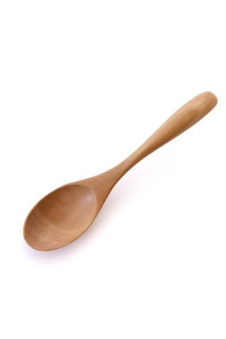 Tahta kaşık beyaz arkaplanda izole edildi