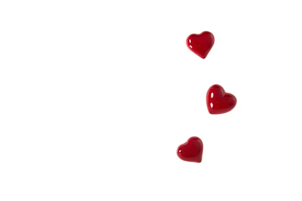 在白底上贴上红心形的爱情象征 — 图库照片