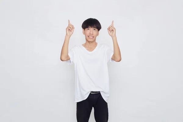 Porträt Eines Glücklich Lächelnden Asiatischen Mannes Einem Lässigen Weißen Shirt — Stockfoto