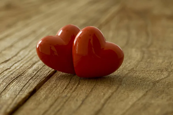 San Valentín Fondo Amor Dos Corazones Rojos Rústica Mesa Madera — Foto de Stock