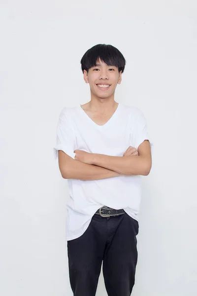 Sorridente Bello Asiatico Uomo Casual Bianco Shirt Studio Colpo Isolato — Foto Stock