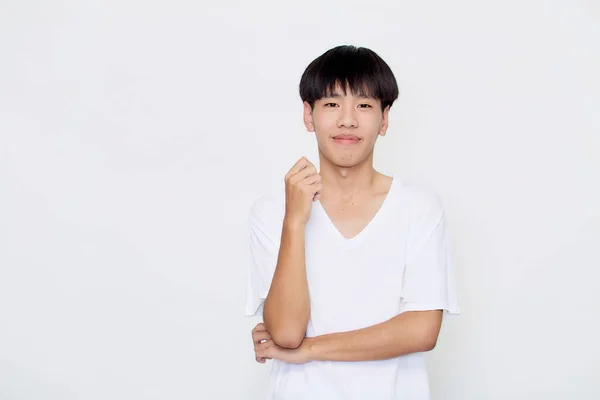 Sonriente Guapo Asiático Hombre Casual Blanco Camiseta Estudio Disparo Aislado — Foto de Stock