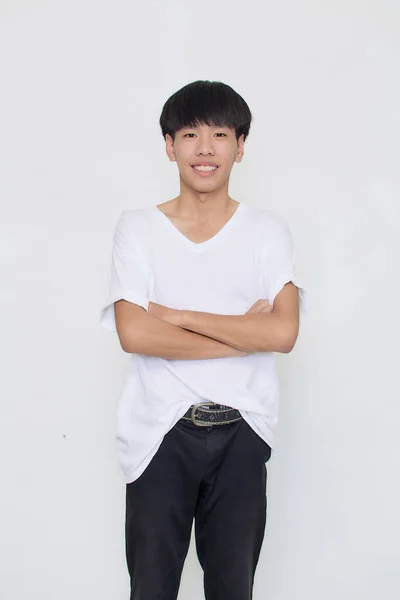 Sorridente Bello Asiatico Uomo Casual Bianco Shirt Studio Colpo Isolato — Foto Stock