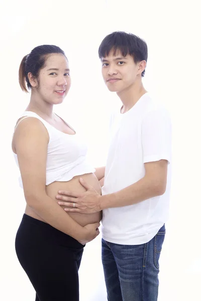 Χαρά Εγκυμοσύνης Ευτυχισμένο Ασιατικό Ζευγάρι Αγκαλίτσες Ταϊλανδέζικη Οικογένεια Περιμένει Μωρό — Φωτογραφία Αρχείου