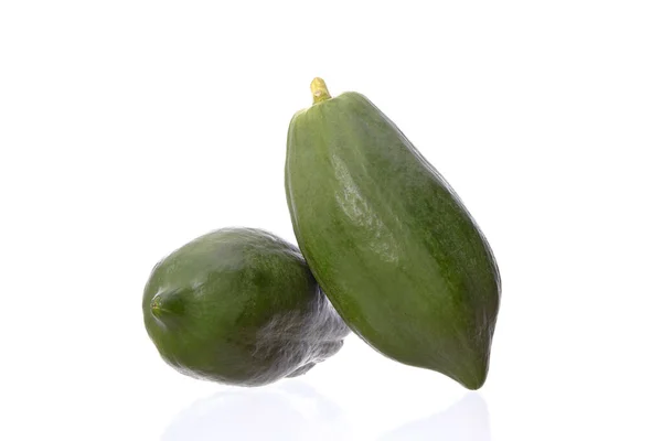 白を基調としたパパイヤフルーツ 成分スパイシーなグリーンパパイヤサラダ タイの有名な料理 — ストック写真