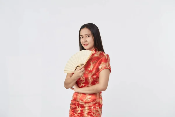 Attraktive Schöne Junge Asiatin Traditionellem Rotem Cheongsam Kleid Mit Chinesischem — Stockfoto