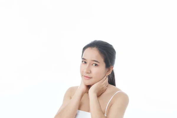 Mulher Asiática Bonita Olhando Para Sorriso Câmera Com Pele Limpa — Fotografia de Stock