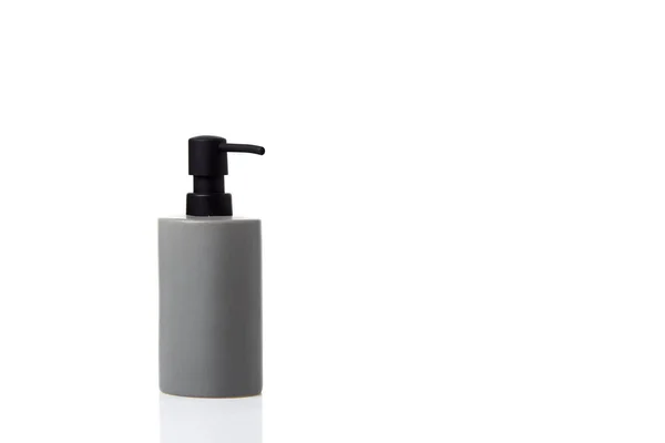 白い背景に防腐剤石鹸のためのクリームスパポンプボトル瓶 — ストック写真