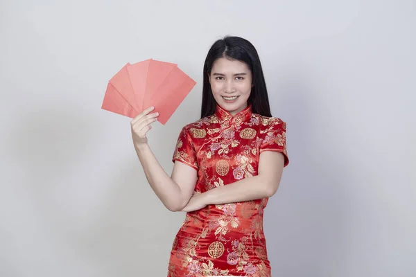 Porträt Schöne Junge Asiatin Trägt Ein Chinesisches Kleid Mit Rotem — Stockfoto