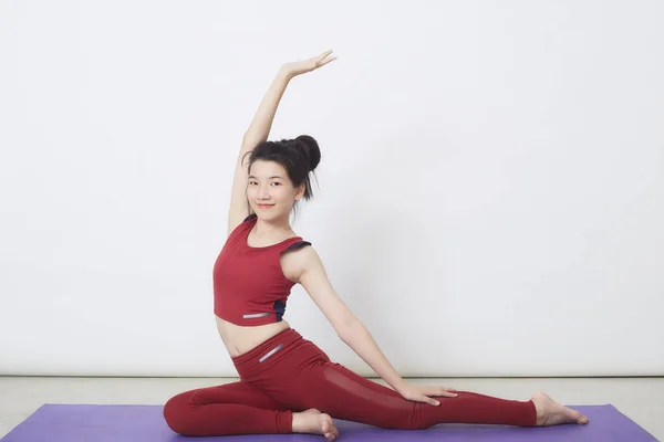 Young Asian Woman Exercise Light Background — Stock fotografie