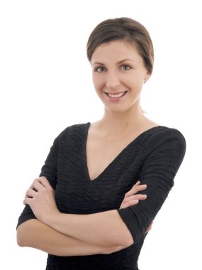 Elleri beyaz arka planda katlanmış güzel genç bir kadın. 