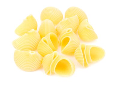 Beyaz zemin üzerinde izole İtalyan makarnası (makarna) 