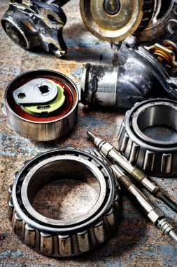 Eski otomobil parçaları yakın çekim görünümü
