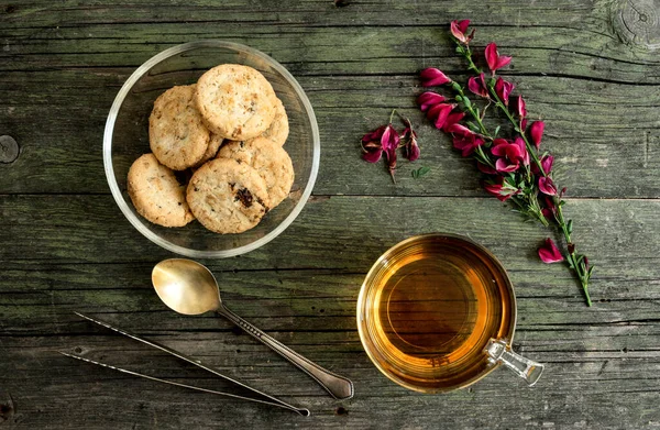 Taza Con Sobre Mesa Madera — Foto de Stock