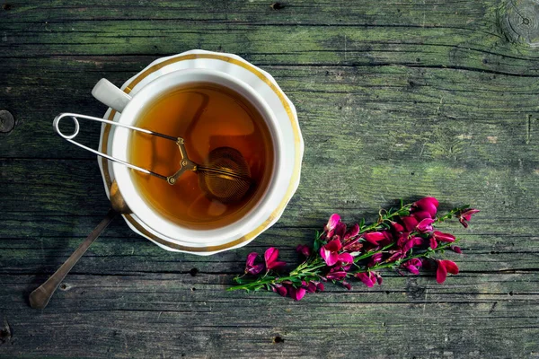 Tasse Avec Thé Sur Table Bois Images De Stock Libres De Droits