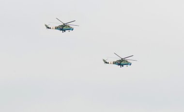 bir grup helikopterler