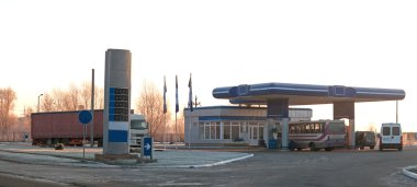 Bir benzin istasyonu