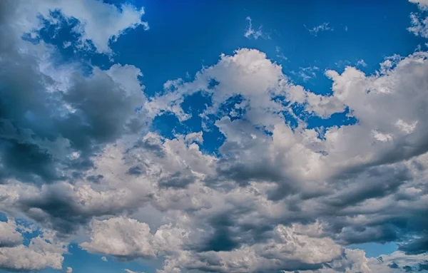 De wolken zijn op sky — Stockfoto