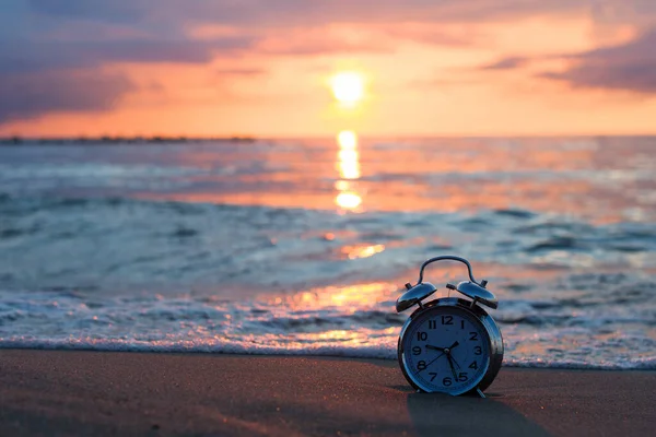 Alarm Clock Vintage Sunset Beach — Stock Photo, Image