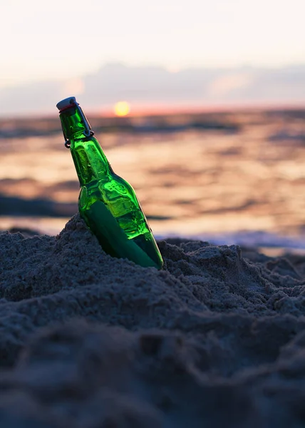 Flaschenpost Gegen Sanfte Wellen Land Gespült Verträumte Ideen — Stockfoto